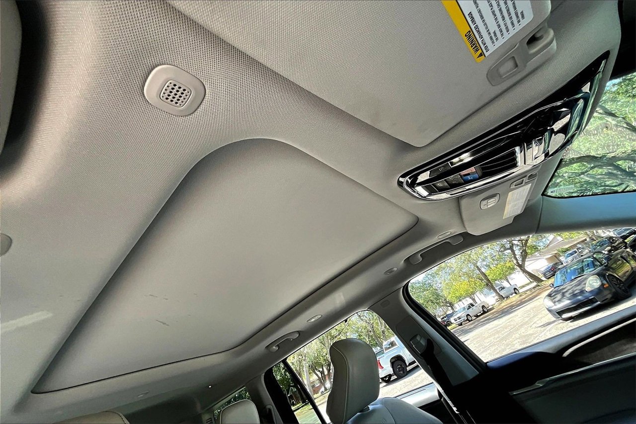 Used 2021 Jeep Grand Cherokee L Overland w/ Luxury Tech Group IV image 24