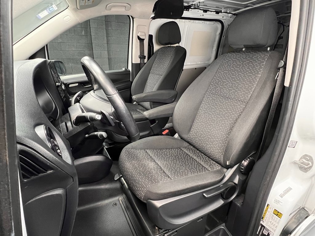 Used 2022 Mercedes-Benz Metris image 2