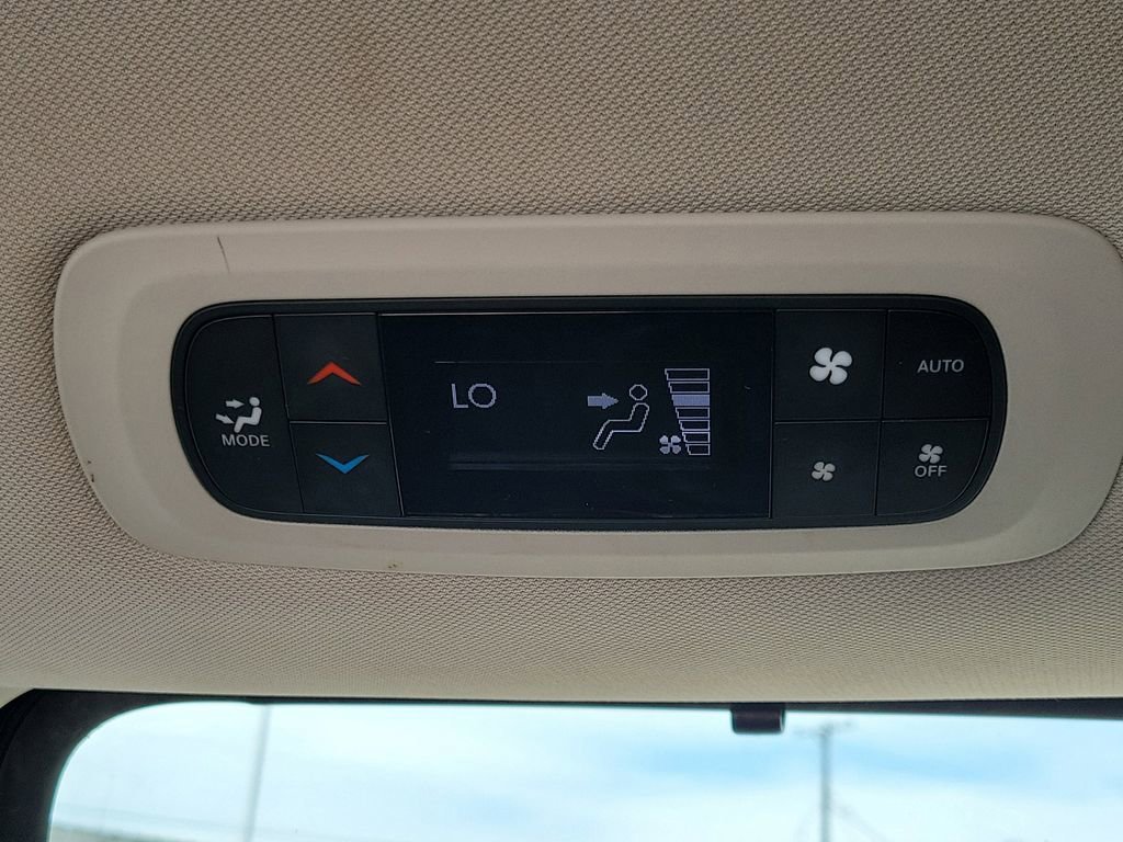 Used 2018 Chrysler Pacifica Touring-L FWD image 14