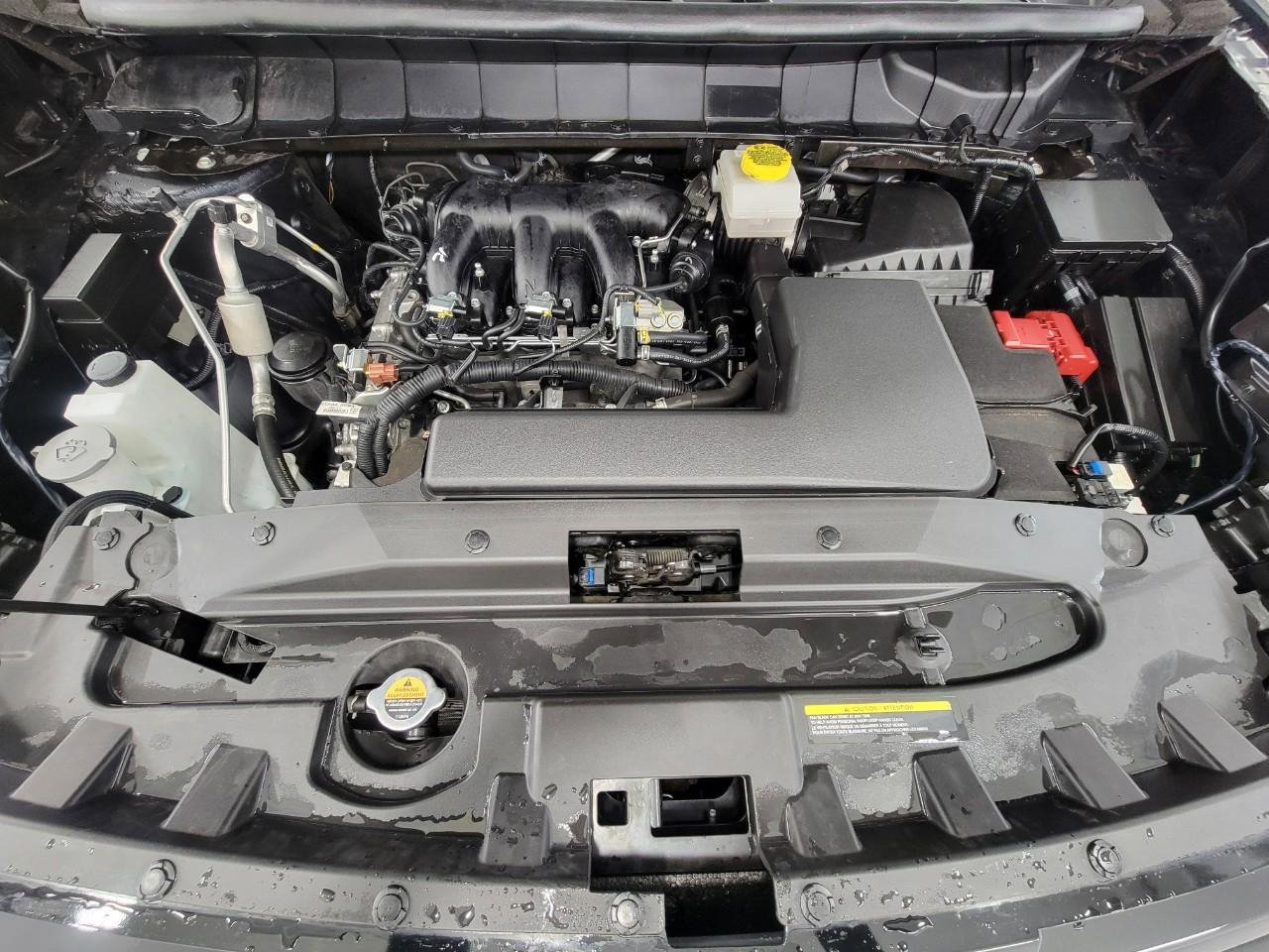 Used 2025 Nissan Pathfinder SV image 8