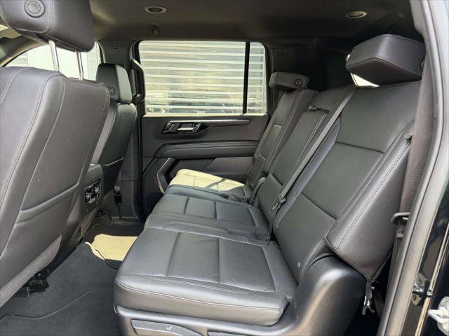 Used 2025 Chevrolet Suburban LT AWD/4WD image 15