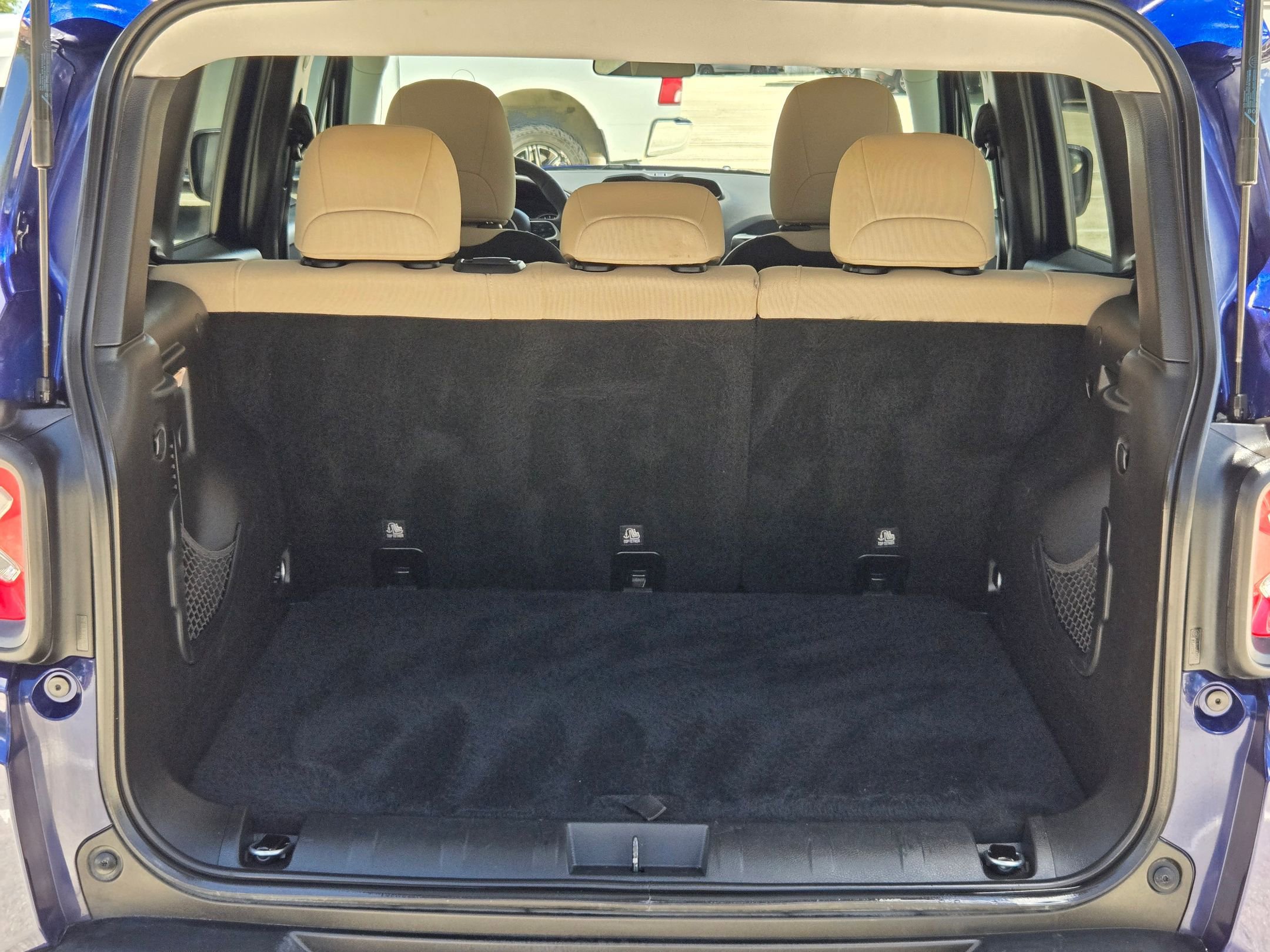 Used 2018 Jeep Renegade Latitude FWD image 24