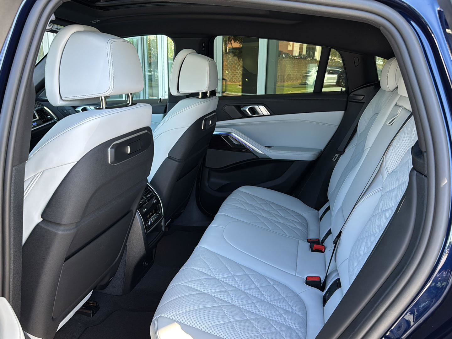 New 2026 BMW X6 xDrive40i image 9
