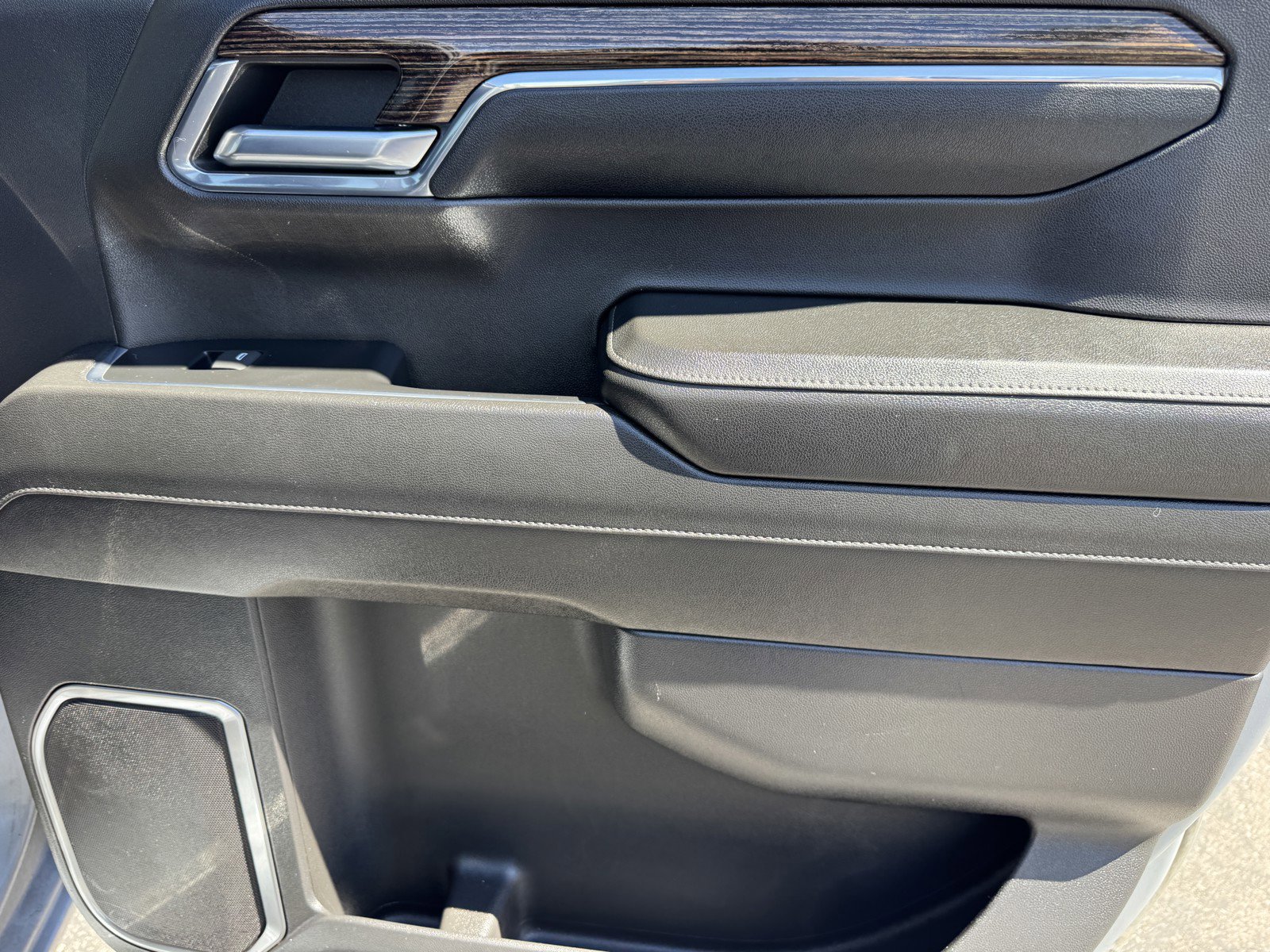 Used 2024 GMC Sierra 1500 SLE image 10