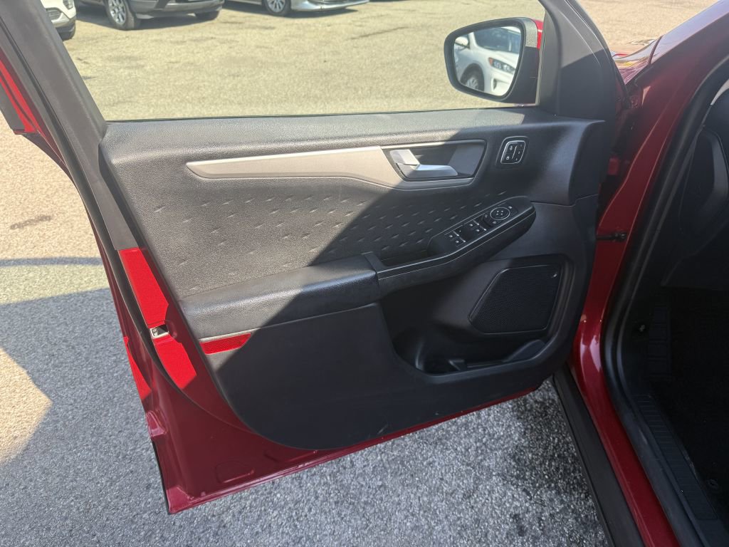 Used 2020 Ford Escape SEL image 7