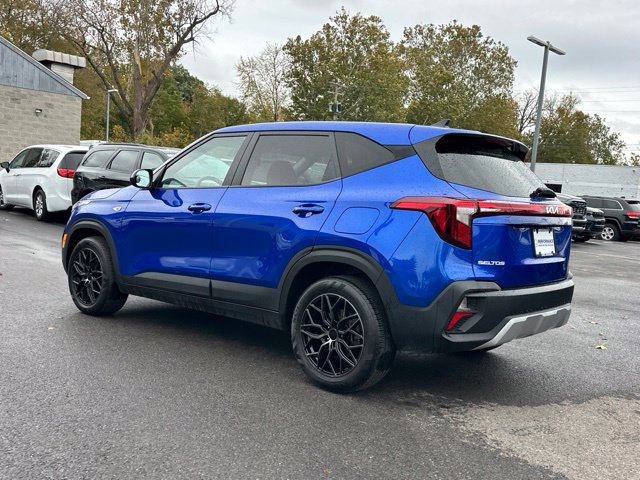 Used 2024 Kia Seltos LX AWD/4WD image 24