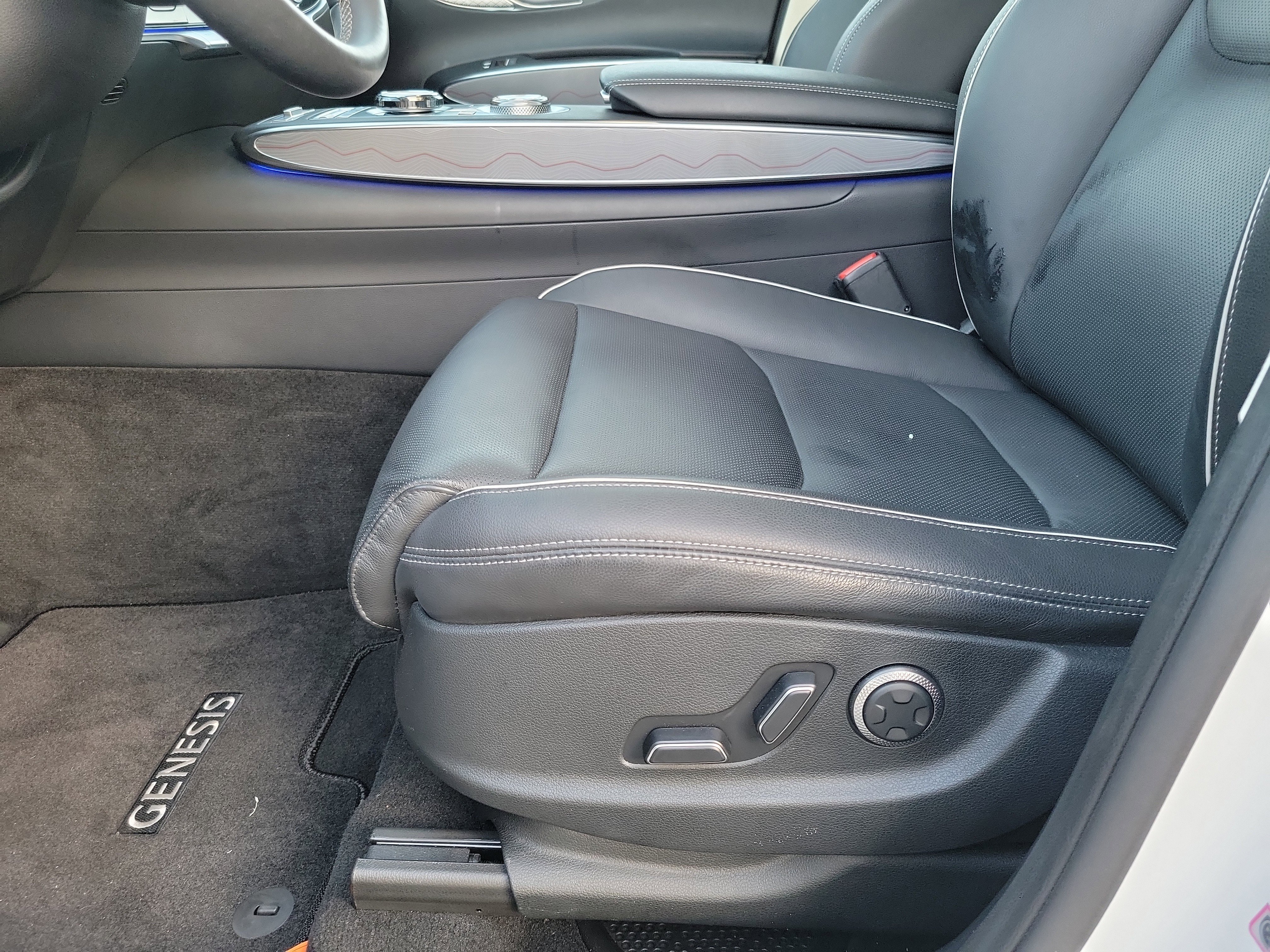 Certified 2024 Genesis GV70 2.5T w/ Advanced Package image 17