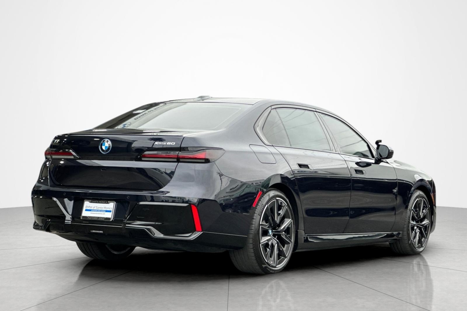 Used 2025 BMW i7 xDrive60 AWD/4WD image 5