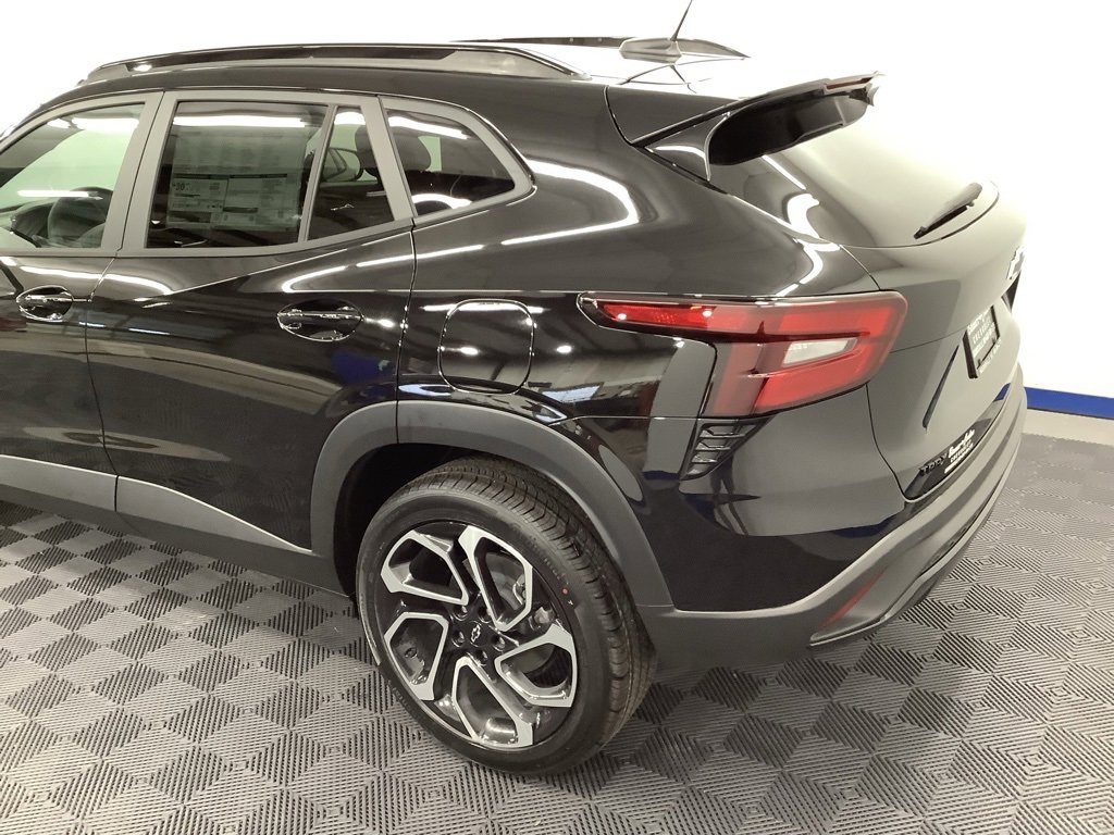 New 2026 Chevrolet Trax RS image 3