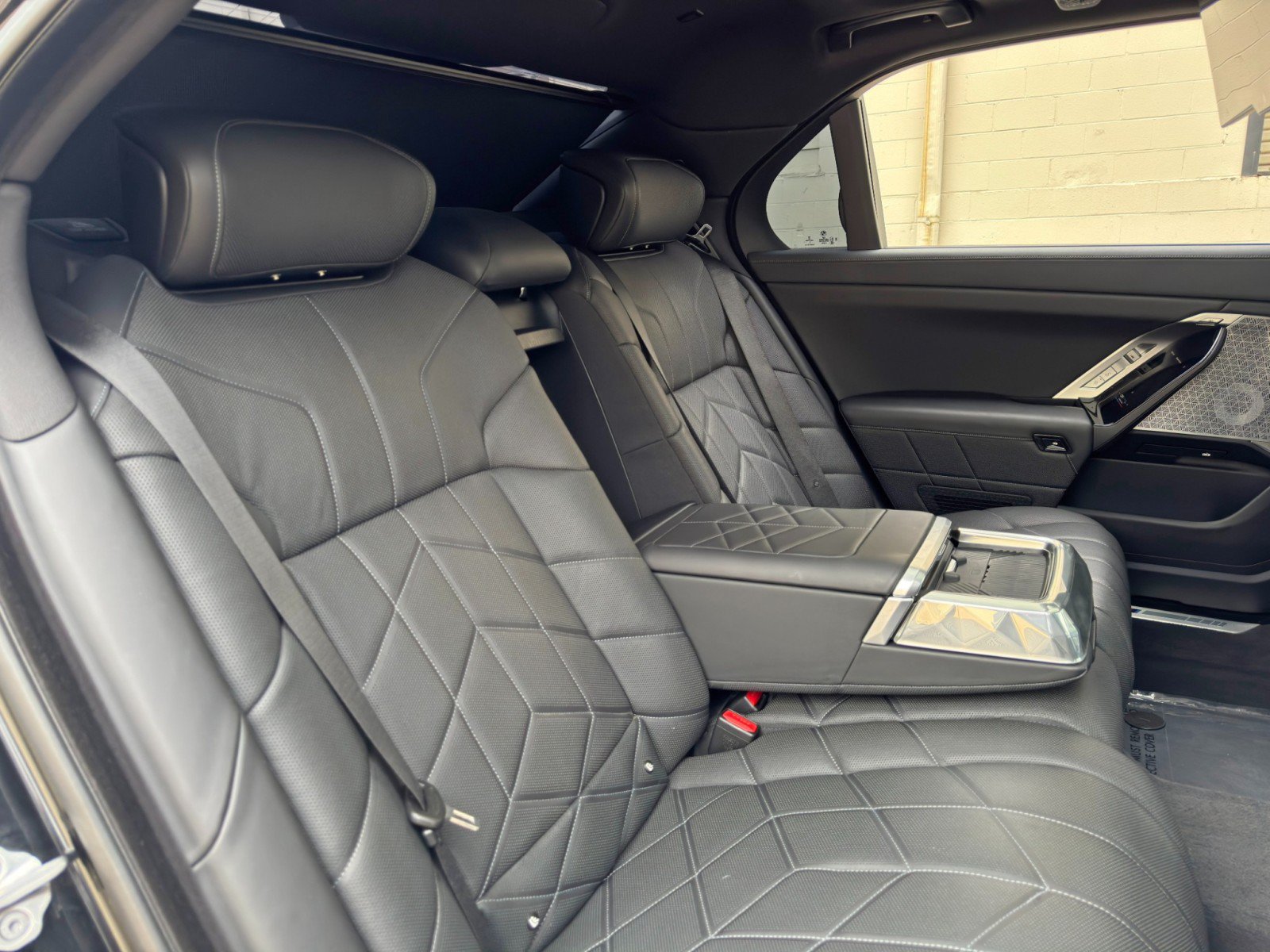 Used 2023 BMW 760i xDrive AWD/4WD image 57
