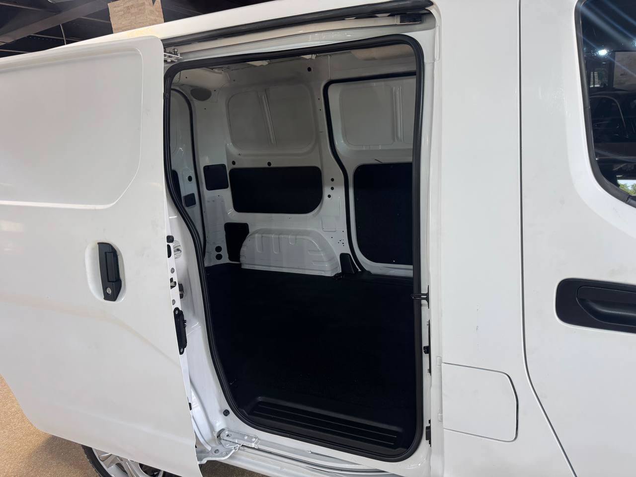 Used 2017 Nissan NV200 SV FWD image 11