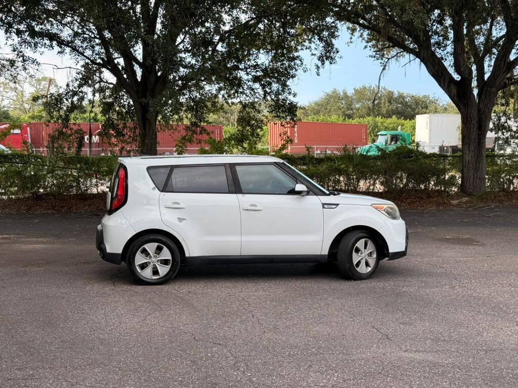 Used 2016 Kia Soul FWD image 2
