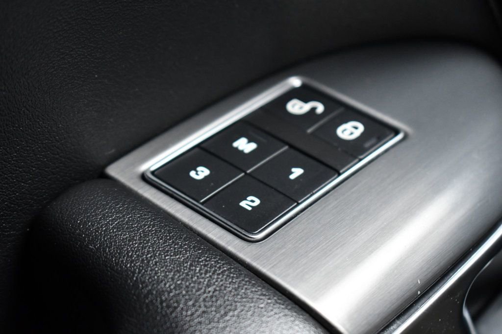 Used 2020 Land Rover Range Rover Sport SE image 44
