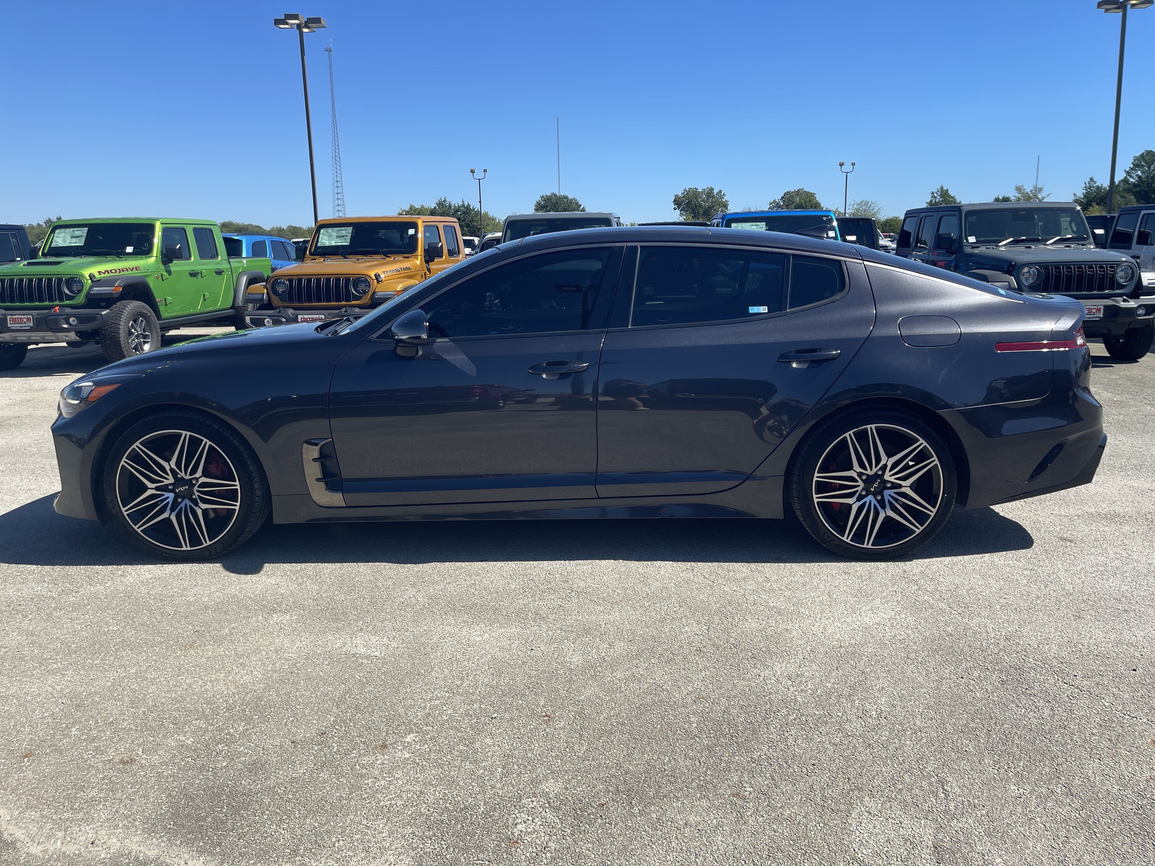 Used 2022 Kia Stinger GT1 RWD image 7