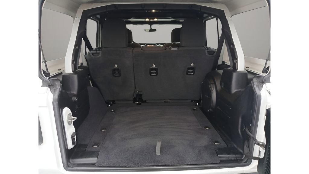Used 2020 Jeep Wrangler Unlimited Sahara w/ Uconnect 4C Nav & Sound Group AWD/4WD image 11