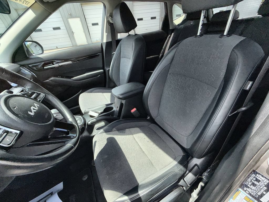 Certified 2024 Kia Seltos S FWD image 12