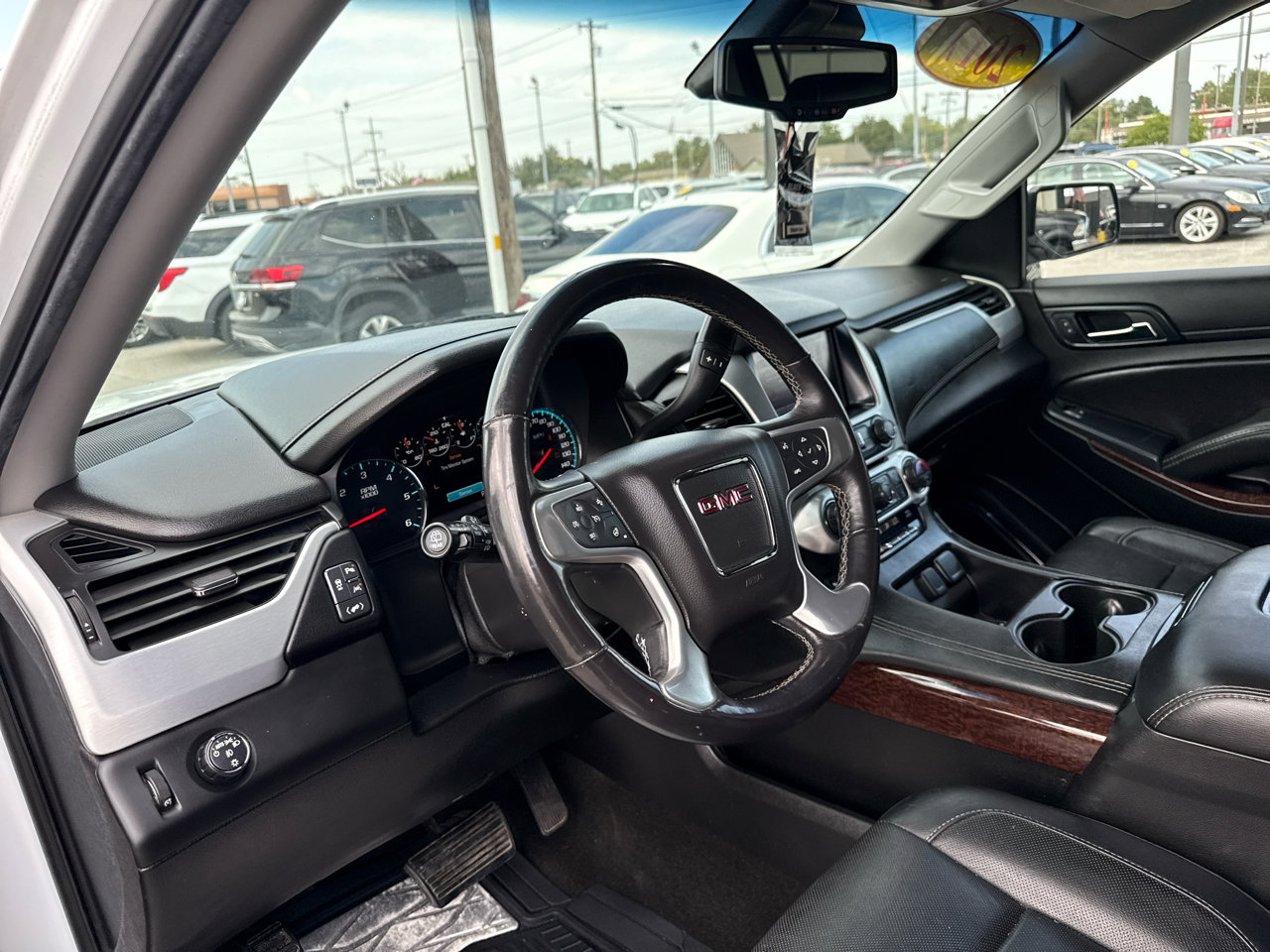 Used 2017 GMC Yukon XL SLT image 11
