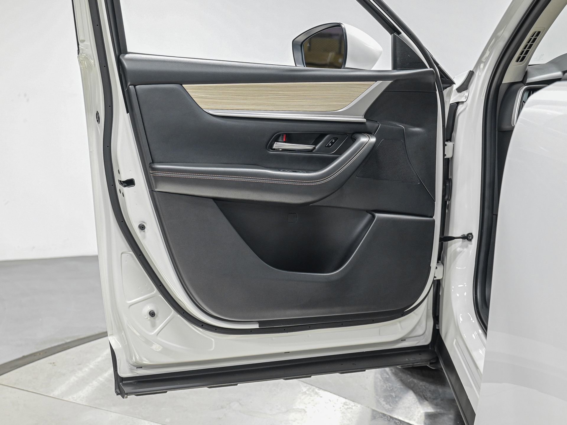 Used 2025 MAZDA CX-90 3.3 Turbo w/ Preferred Package image 12