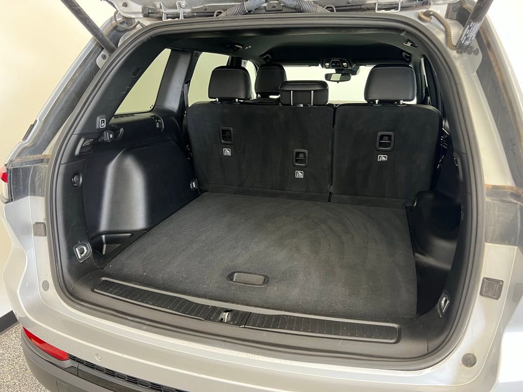 Used 2024 Jeep Grand Cherokee Altitude image 7