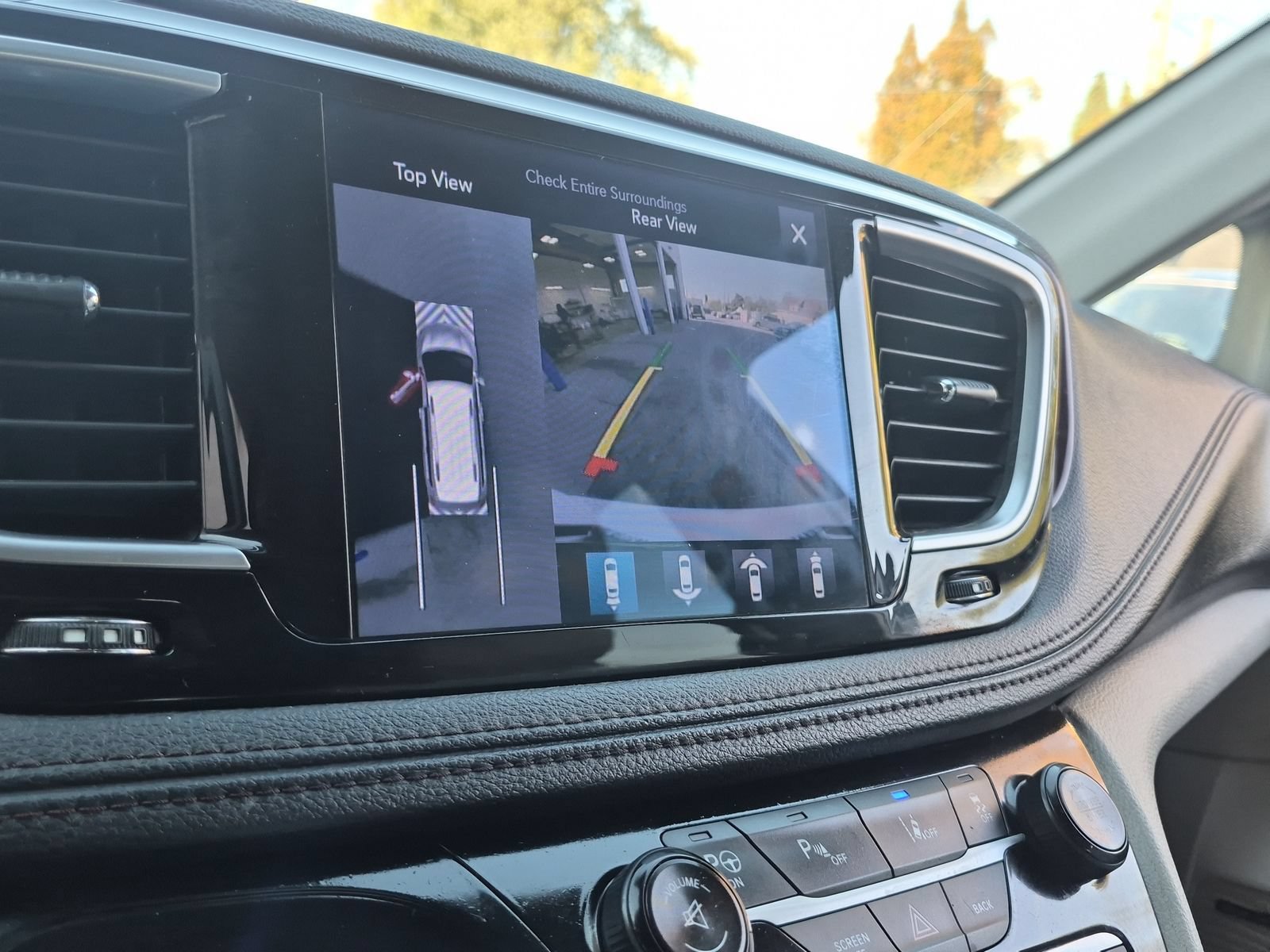 Used 2017 Chrysler Pacifica Limited FWD image 27