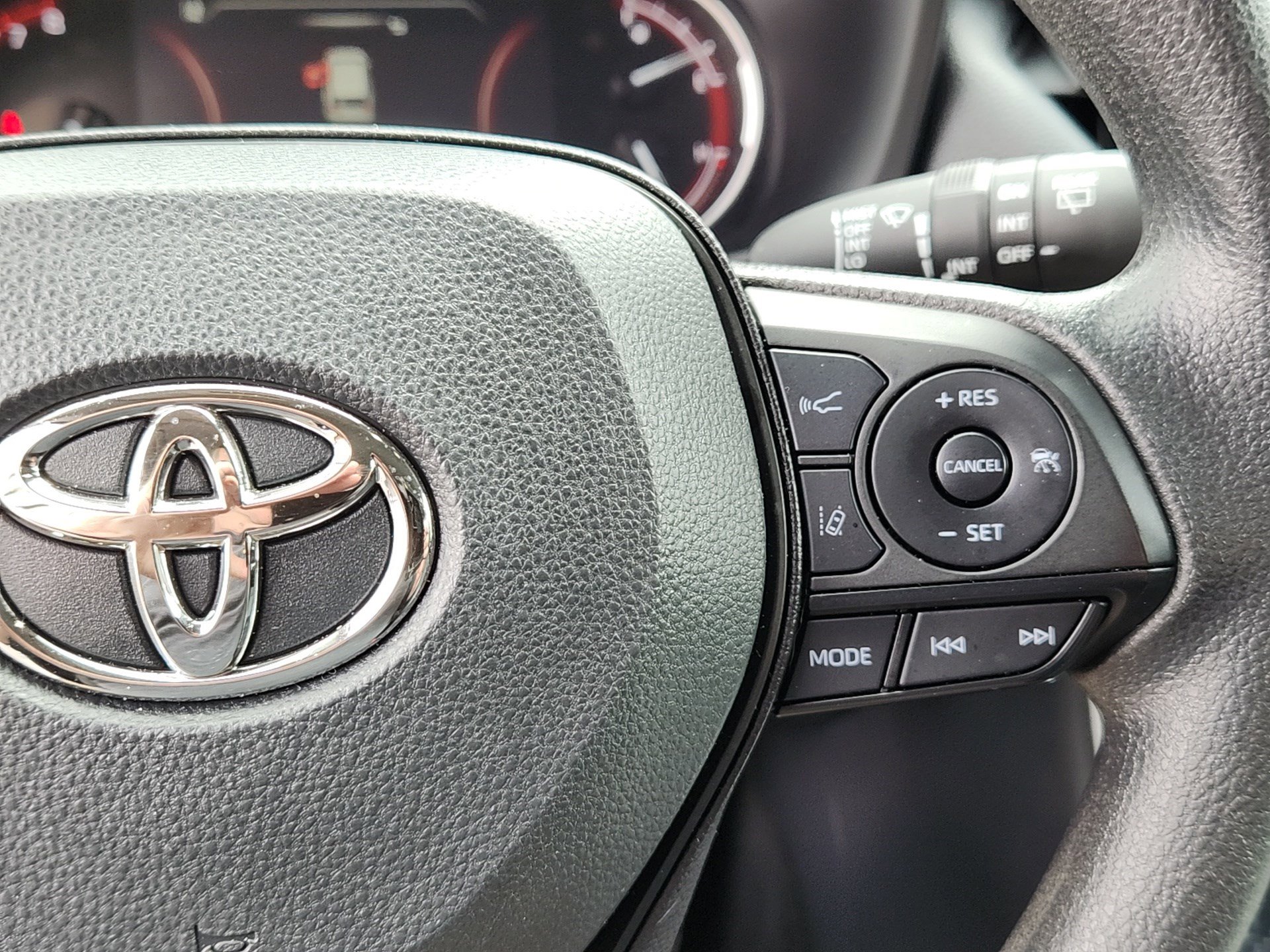 Certified 2025 Toyota RAV4 XLE AWD/4WD image 18