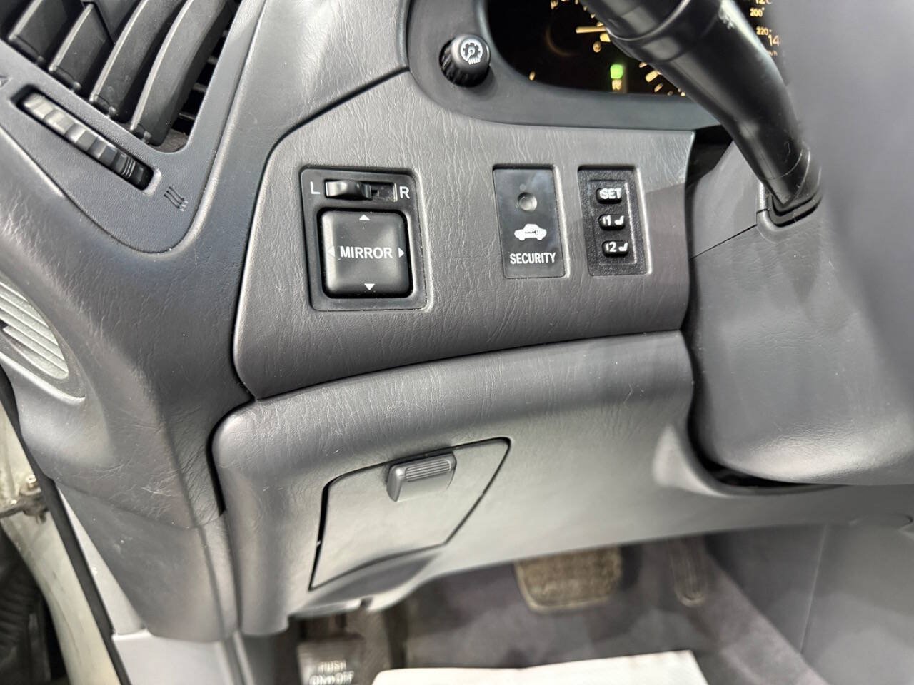 Used 2000 Lexus RX 300 4WD image 18