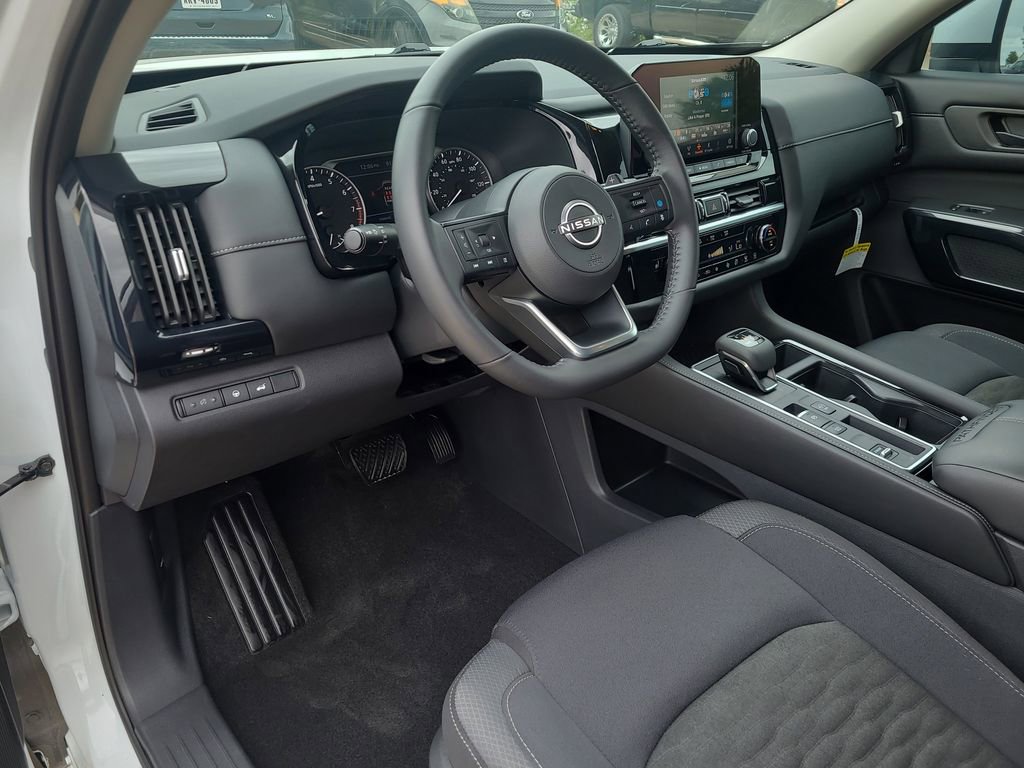 Certified 2025 Nissan Pathfinder SV image 17
