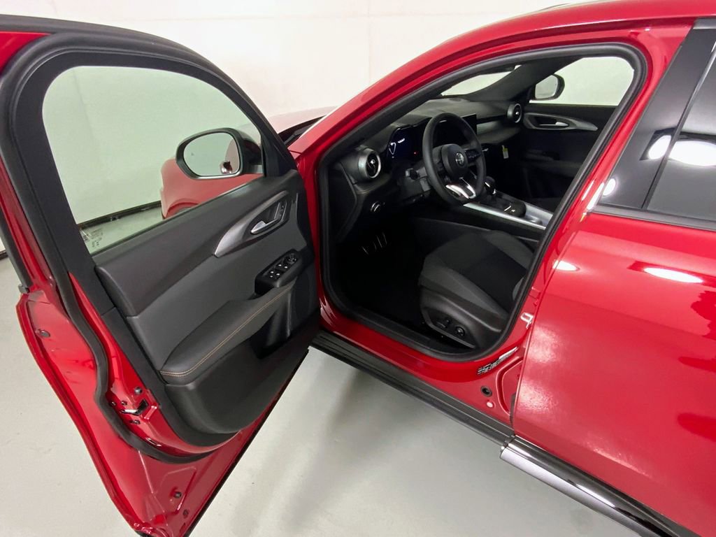 New 2025 Alfa Romeo Tonale AWD/4WD image 19