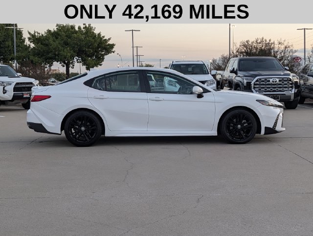 Used 2025 Toyota Camry SE FWD image 4