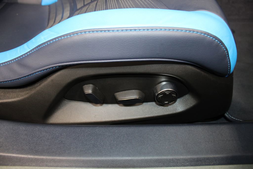 Used 2023 Chevrolet Corvette Stingray Premium Conv w/ Stealth Interior Trim Package image 18