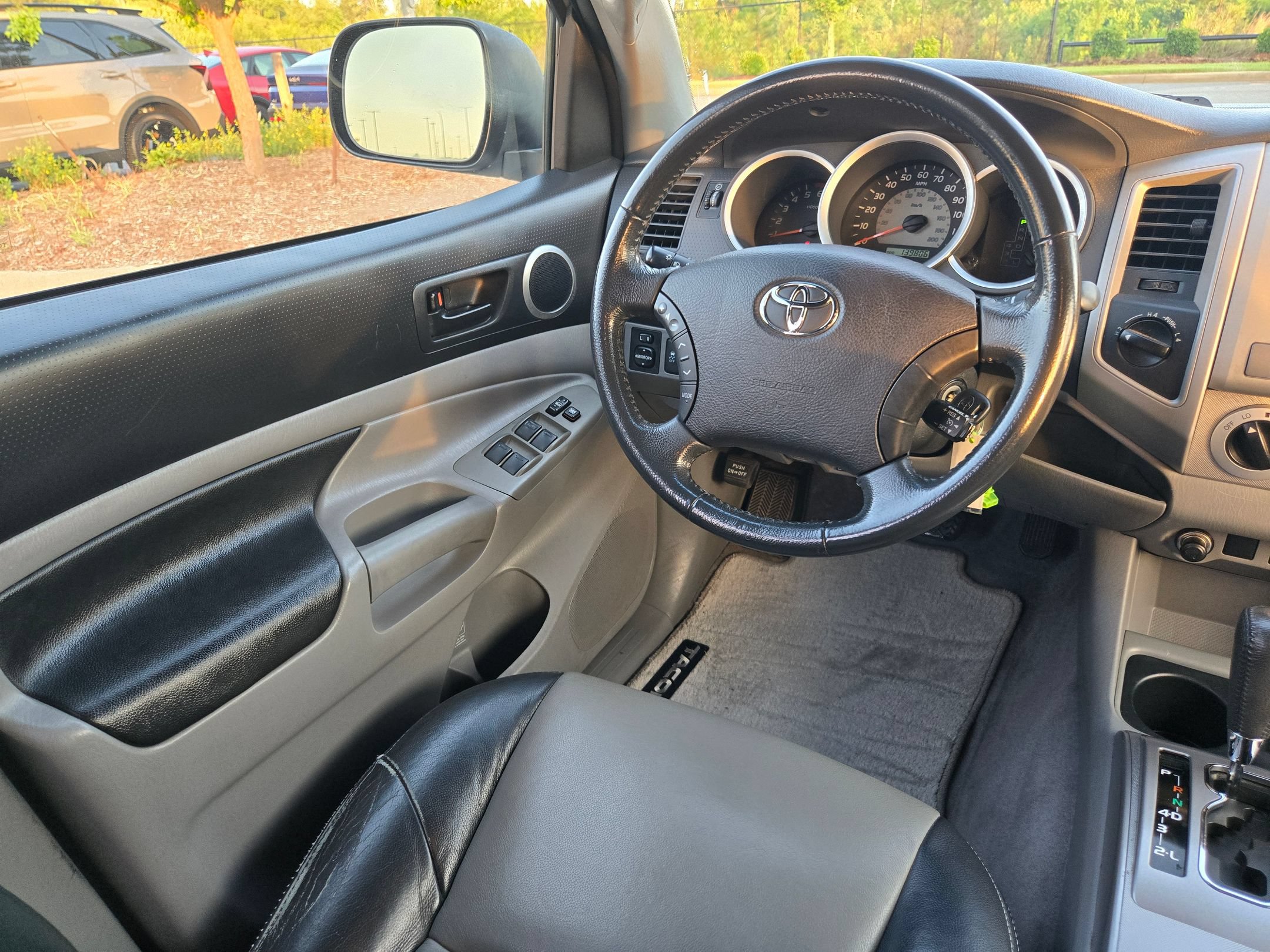 Used 2011 Toyota Tacoma 4x4 Double Cab w/ SR5 Pkg #2 image 9