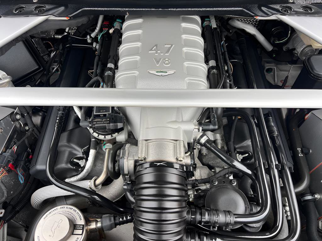 Used 2009 Aston Martin V8 Vantage Roadster RWD image 30