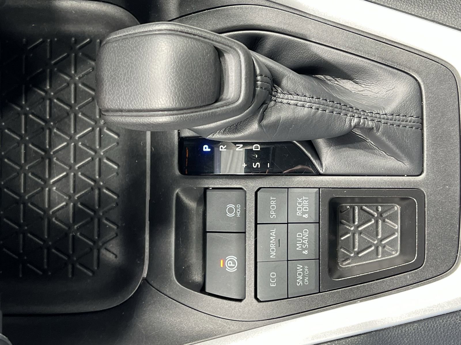 Used 2024 Toyota RAV4 LE image 19