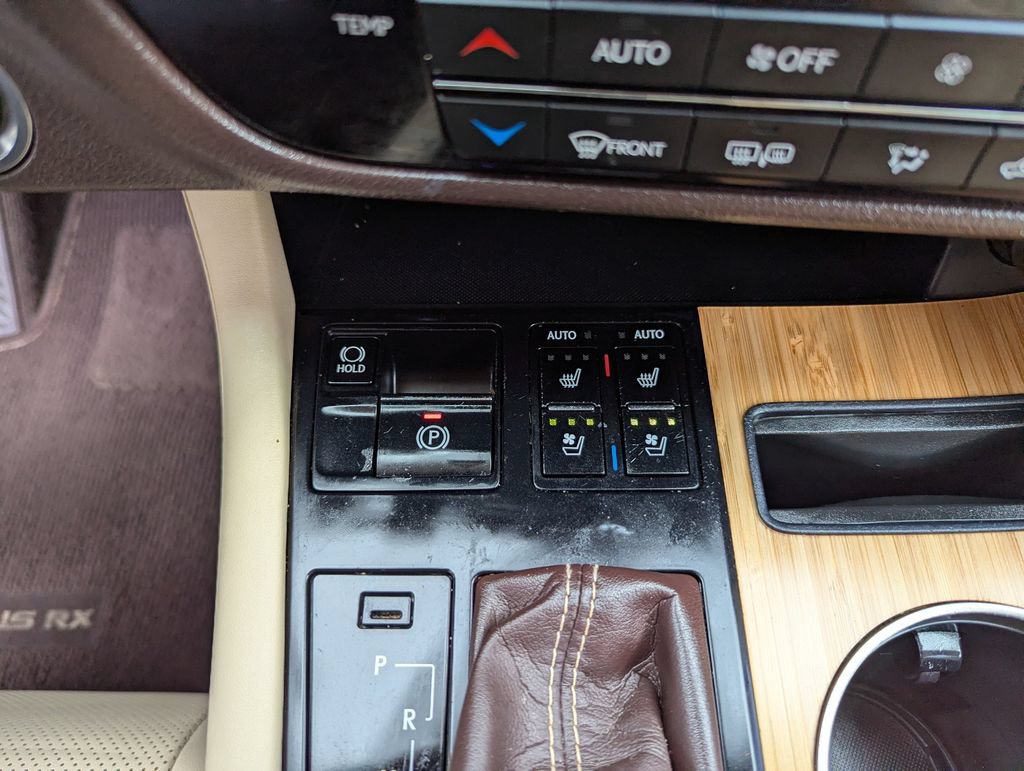 Used 2020 Lexus RX 350L Premium w/ Premium Package AWD/4WD image 23
