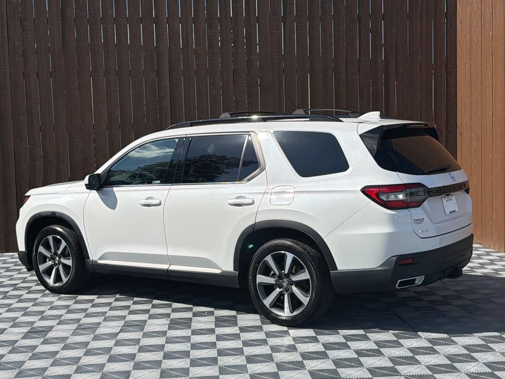 Used 2024 Honda Pilot Elite image 16
