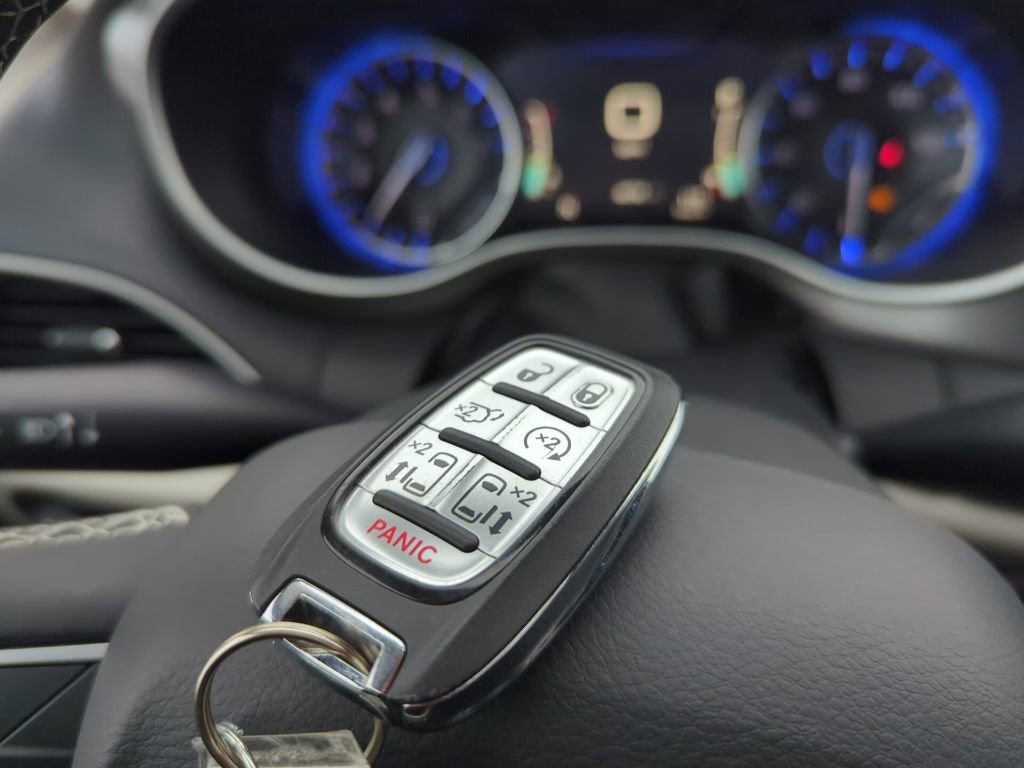 Used 2024 Chrysler Pacifica Touring-L image 28