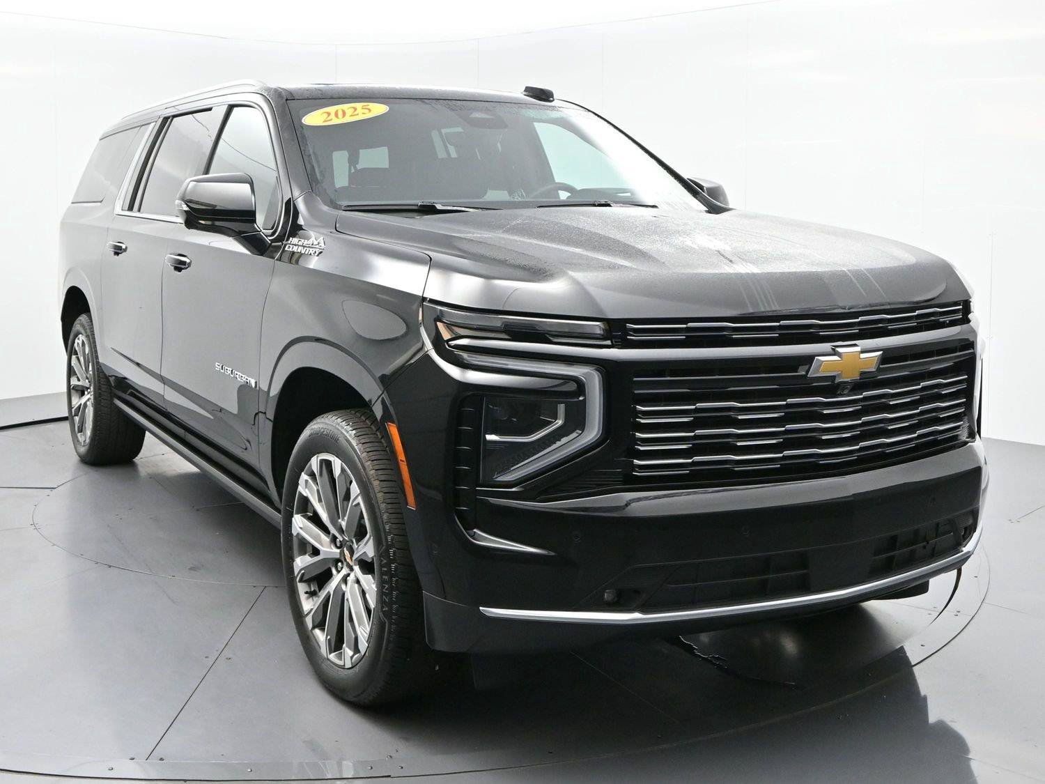 Used 2025 Chevrolet Suburban High Country AWD/4WD image 2