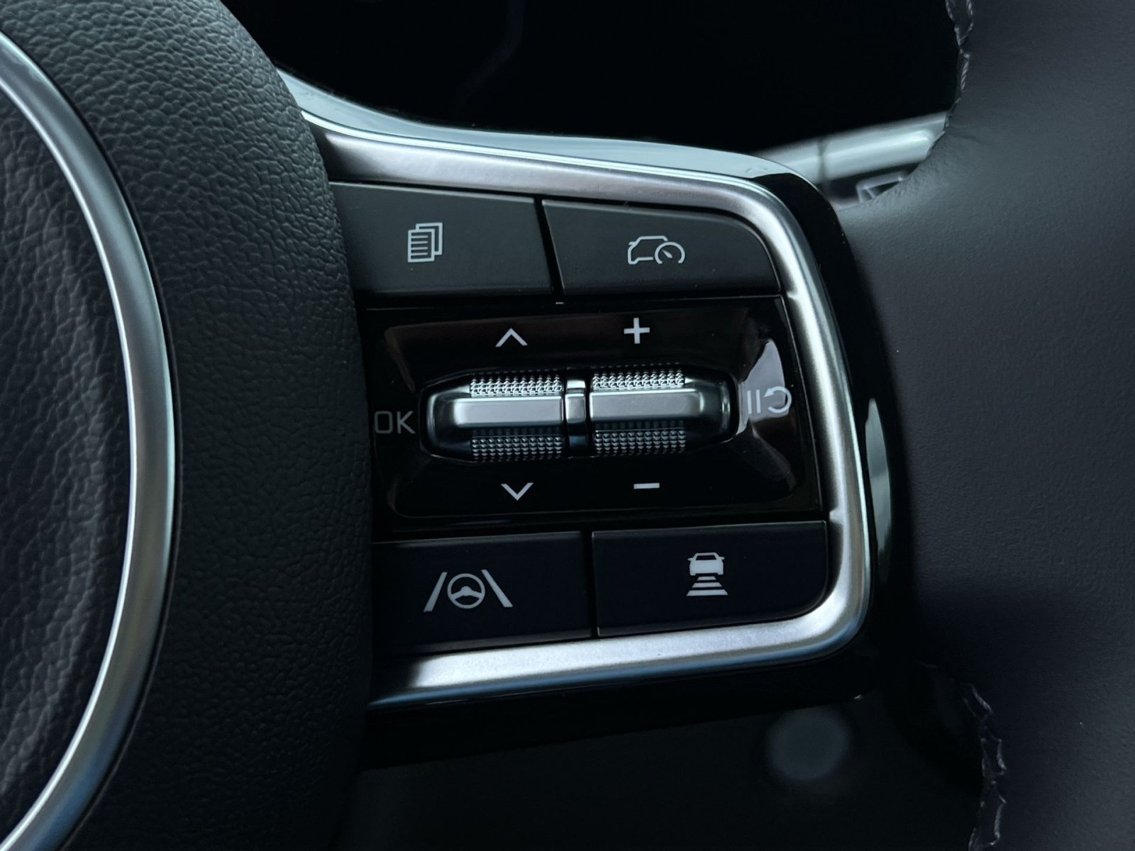 New 2026 Kia Carnival SX FWD image 23