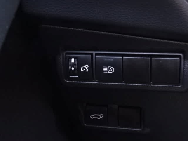 Certified 2022 Toyota Corolla Cross XLE w/ Convenience Package AWD/4WD image 40