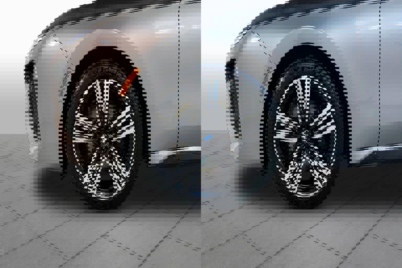 Certified 2023 BMW 760i xDrive AWD/4WD image 10