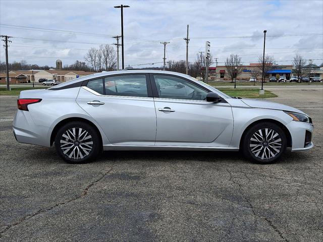 Used 2024 Nissan Altima 2.5 SV FWD image 25