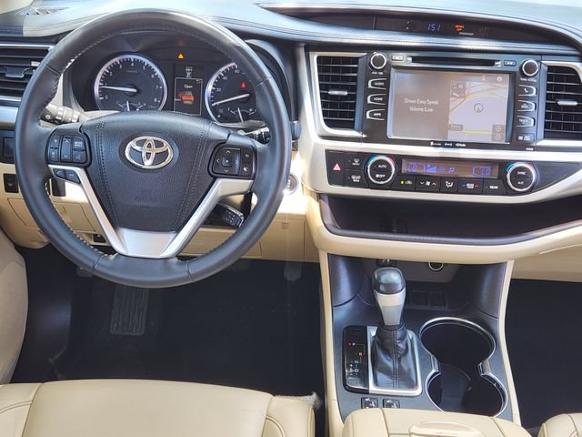Used 2016 Toyota Highlander XLE FWD image 27