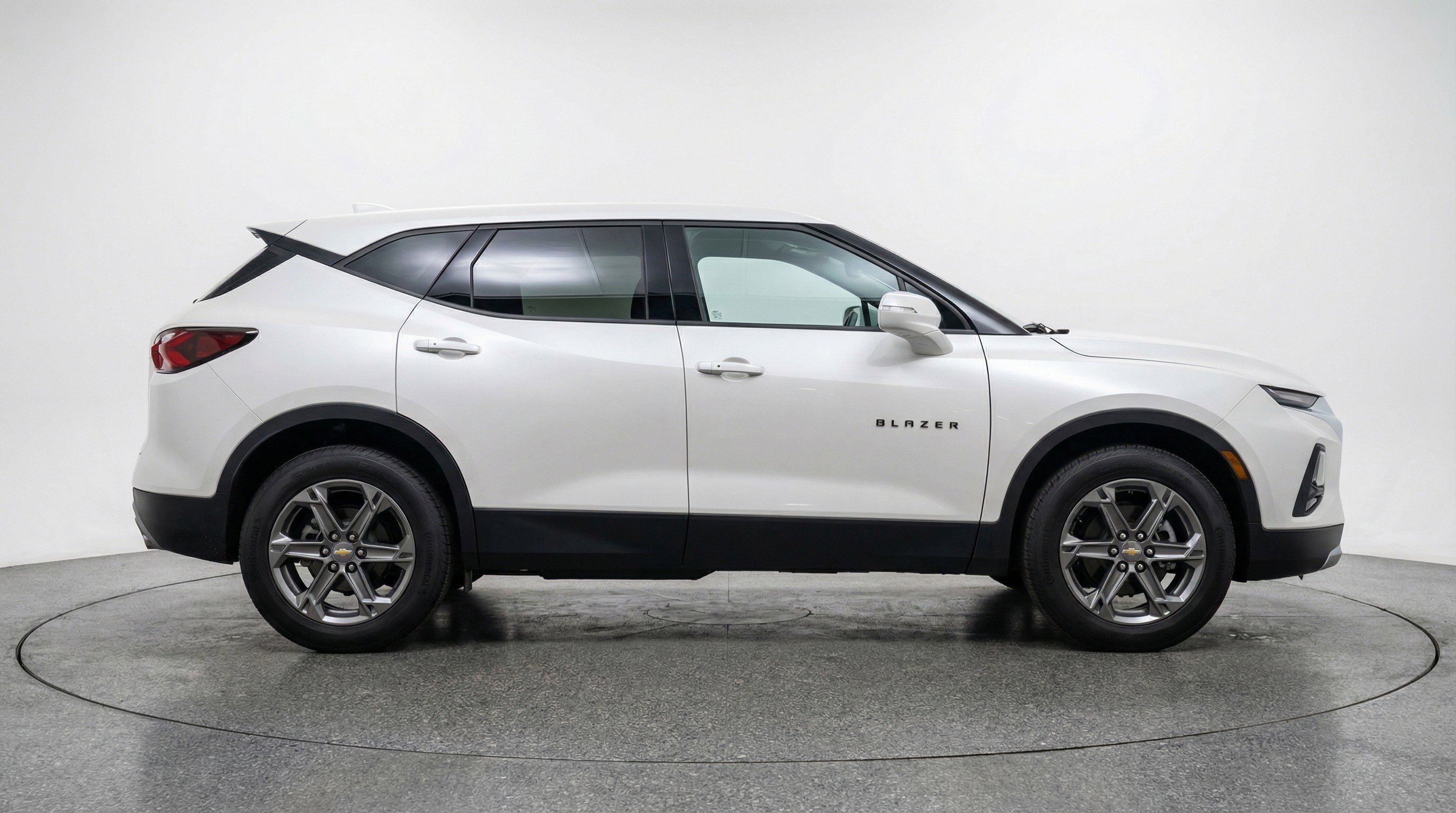 Used 2025 Chevrolet Blazer LT FWD image 11