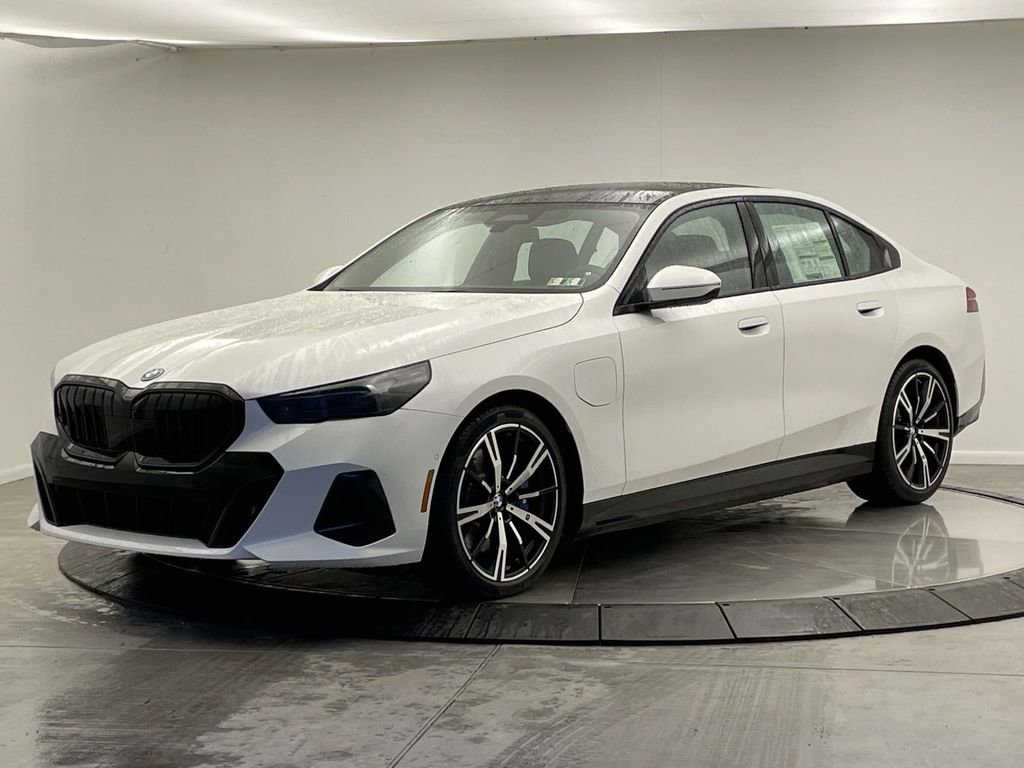 New 2026 BMW 550e xDrive w/ Executive Package
