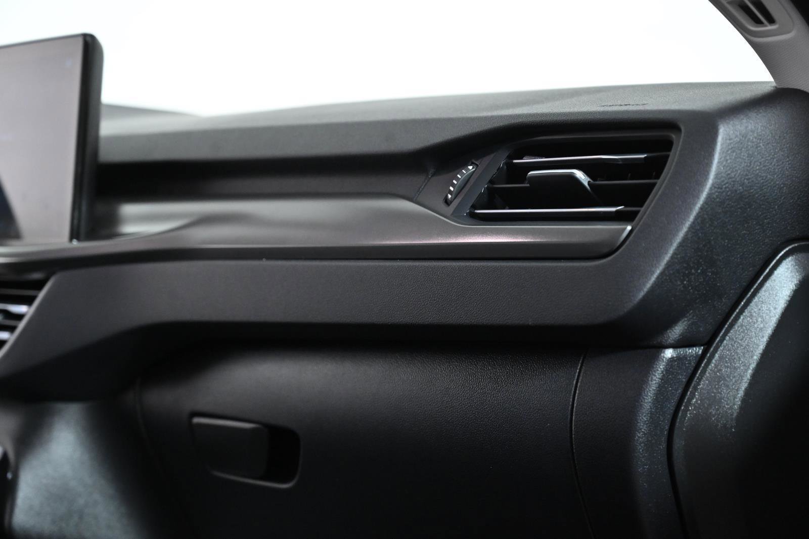 Used 2025 Ford Escape SE image 21