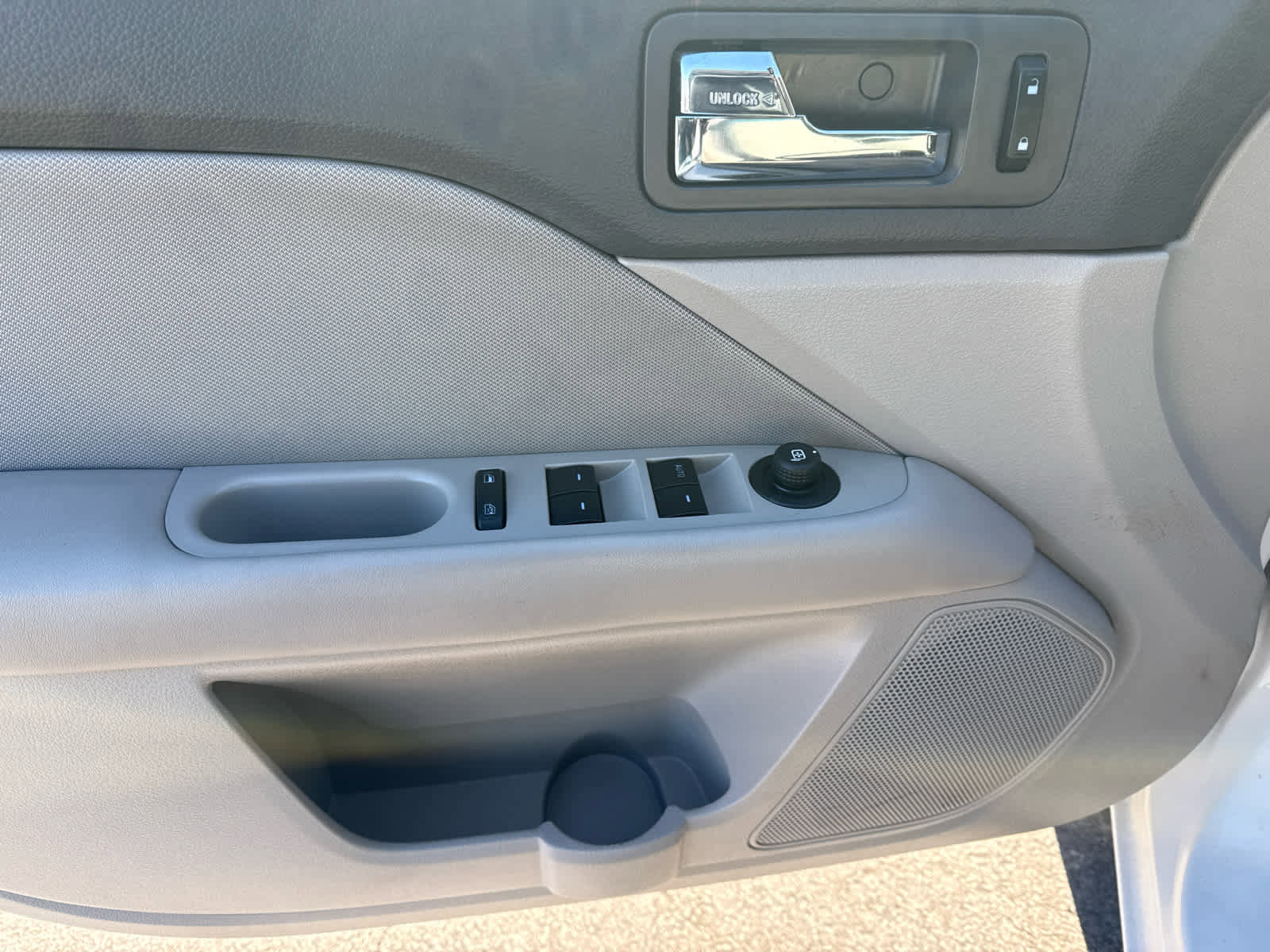 Used 2010 Ford Fusion SE image 10