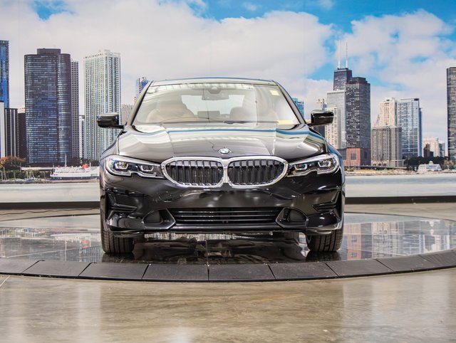 Certified 2022 BMW 330i xDrive Sedan w/ Driving Assistance Package image 3