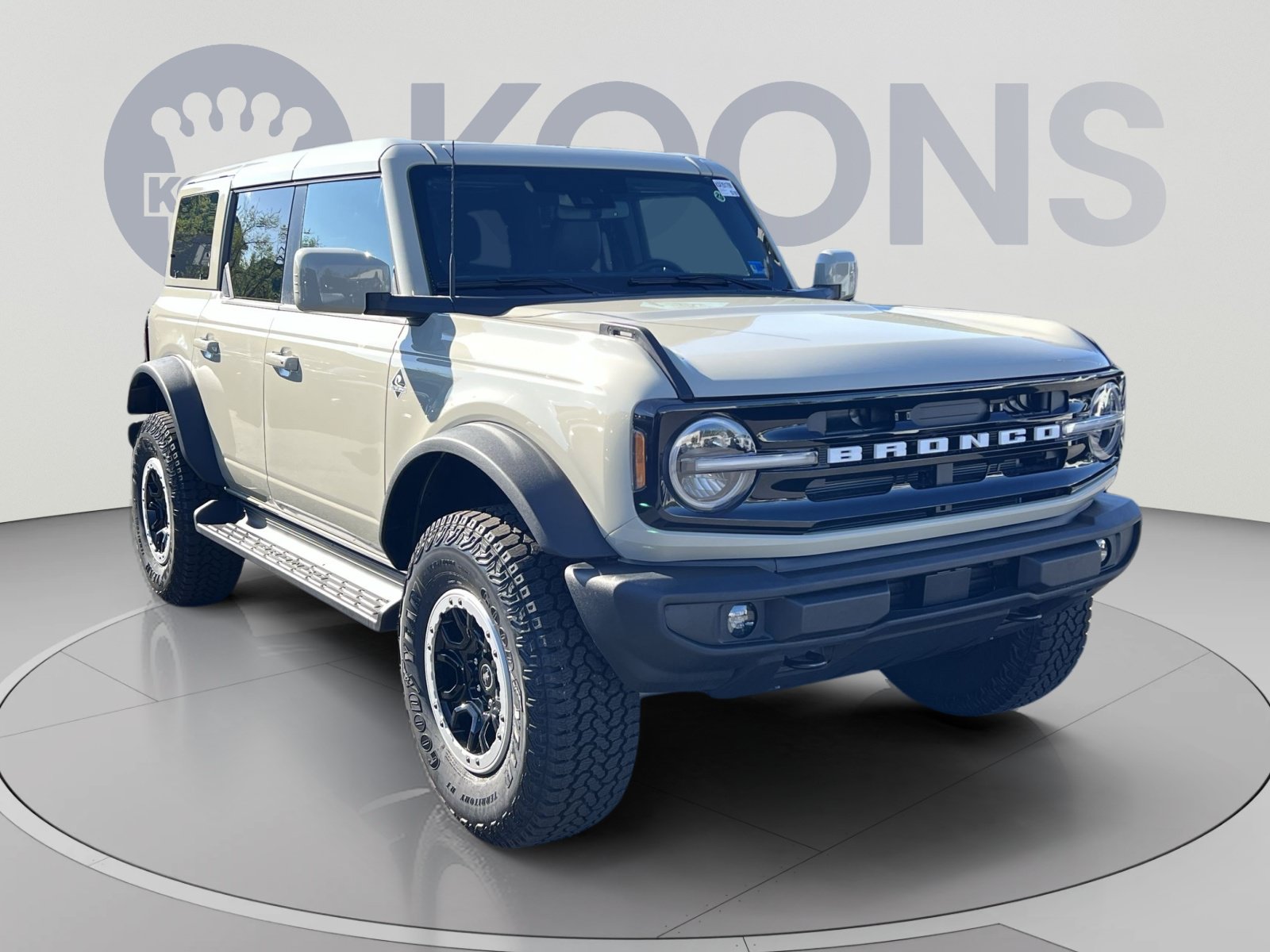 New 2025 Ford Bronco Outer Banks w/ Sasquatch Package AWD/4WD image 2