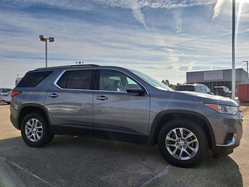 Used 2018 Chevrolet Traverse LT image 3