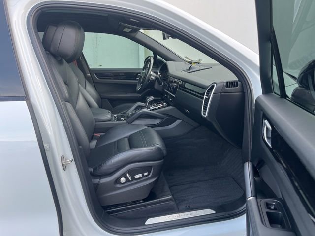 Used 2019 Porsche Cayenne Base image 36
